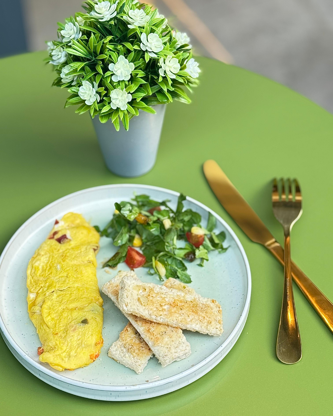 Classic Omelette with toast